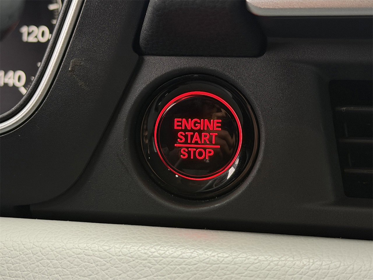 Used 2025 Honda Pilot EX-L image 21