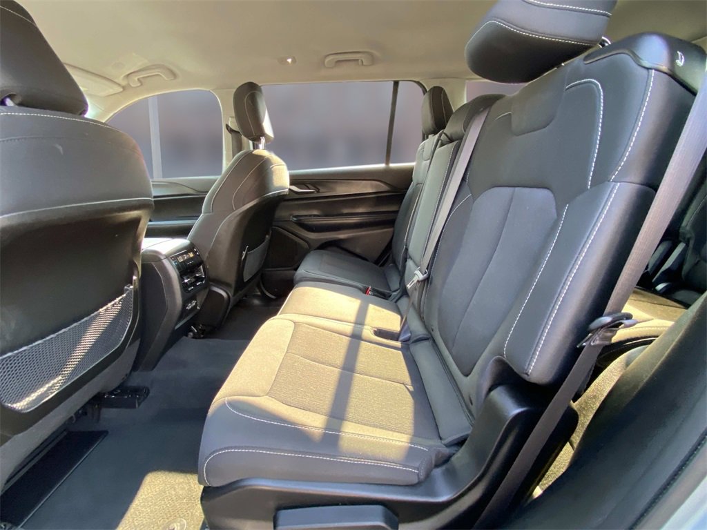 Used 2023 Jeep Grand Cherokee L Laredo w/ Luxury Tech Group I image 17