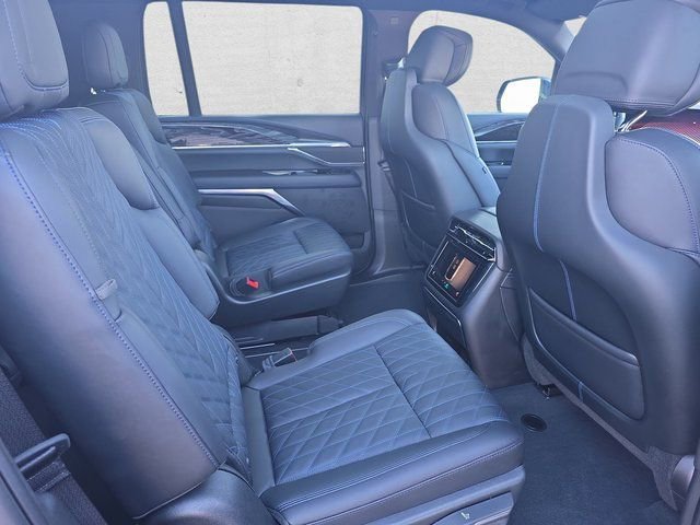 Used 2026 Cadillac Escalade IQL Sport 1 w/ LPO, ONYX Package AWD/4WD image 11