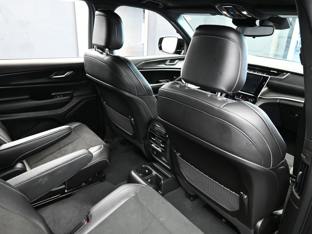 Used 2024 Jeep Grand Cherokee L Altitude image 45