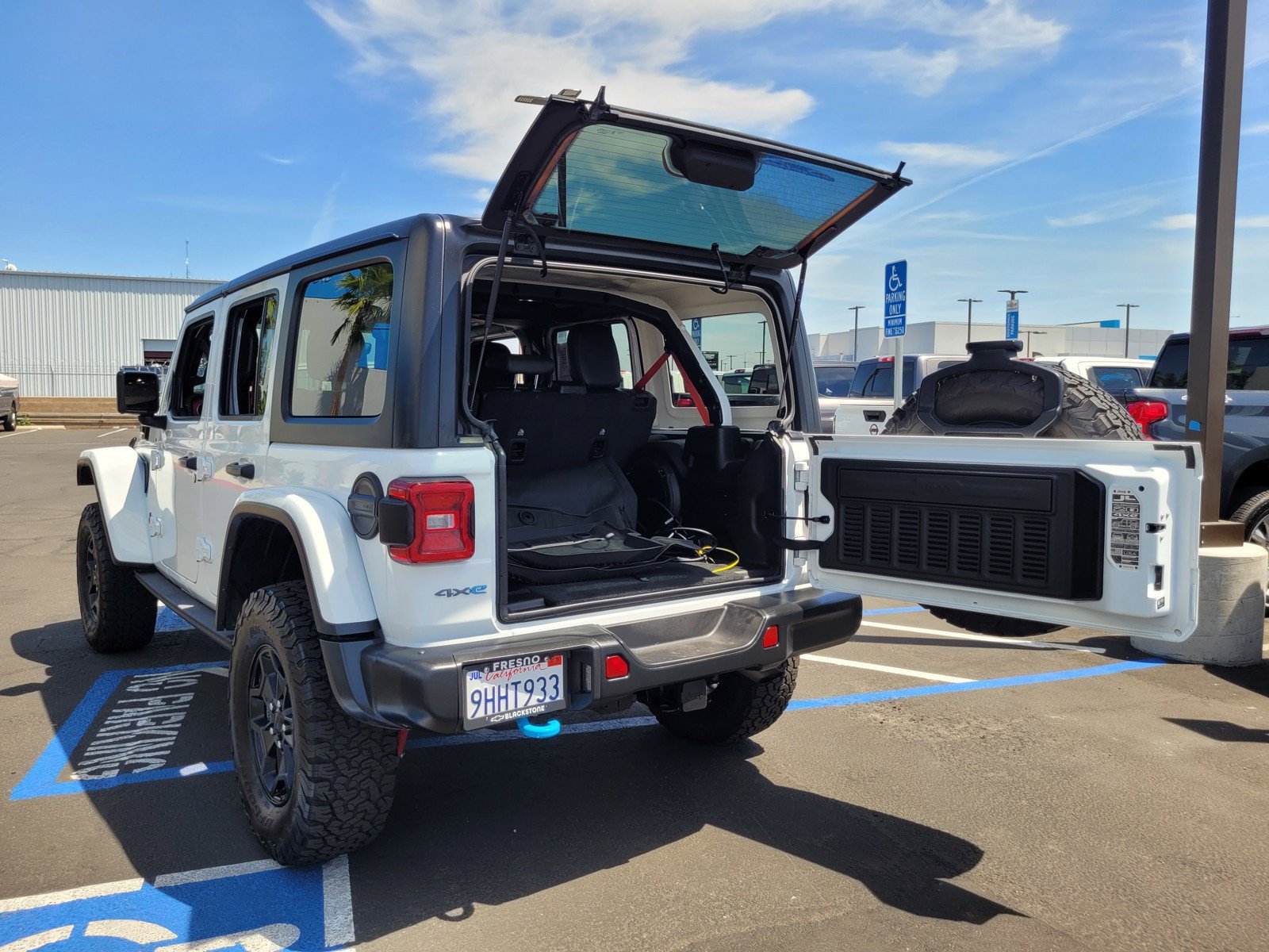Used 2023 Jeep Wrangler Unlimited Rubicon 4xe AWD/4WD image 28