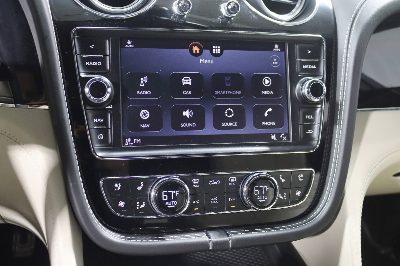 Used 2017 Bentley Bentayga image 25