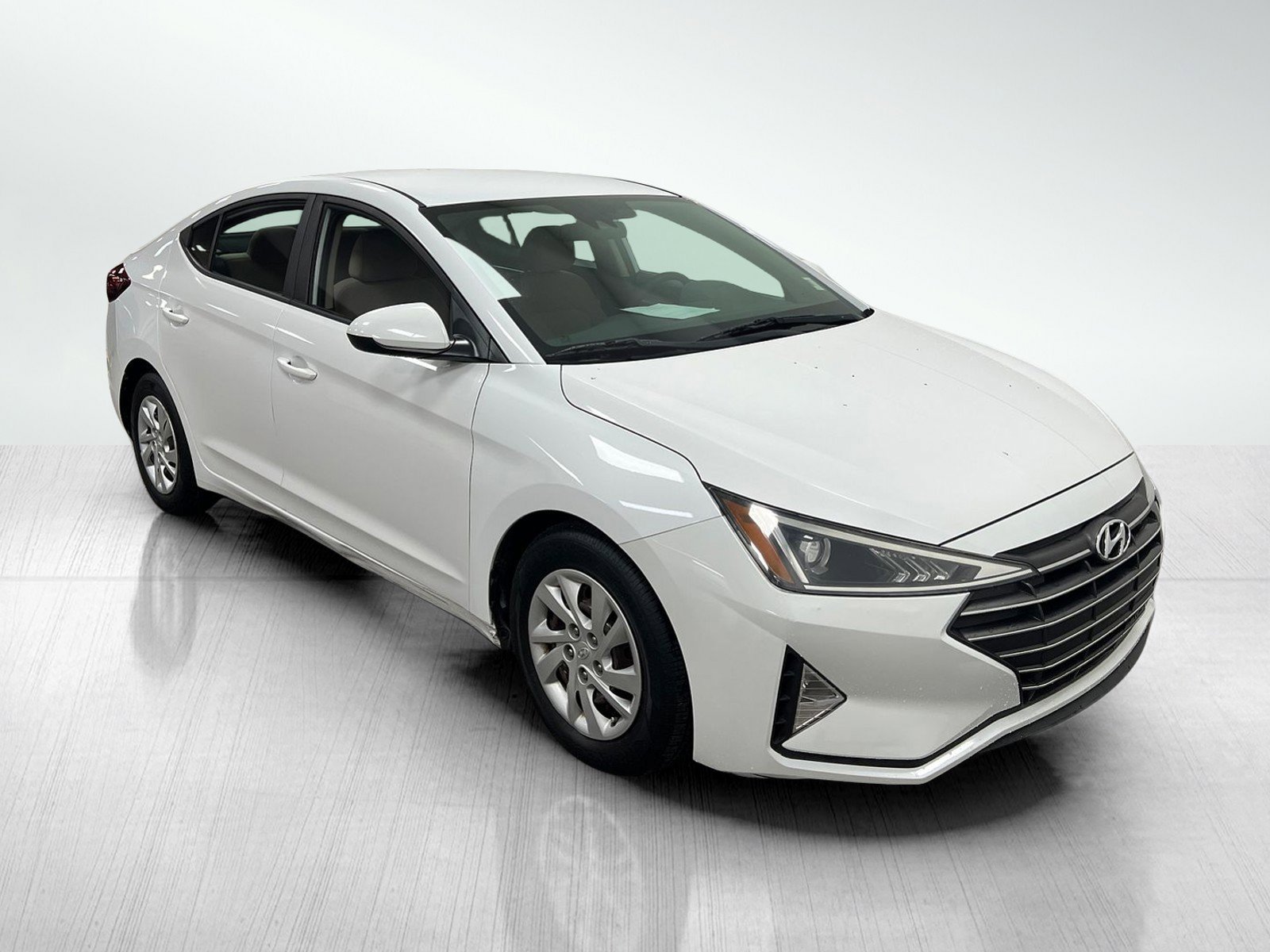 Used 2020 Hyundai Elantra SE image 1