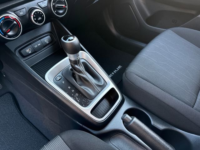 Used 2025 Hyundai Venue SE image 16