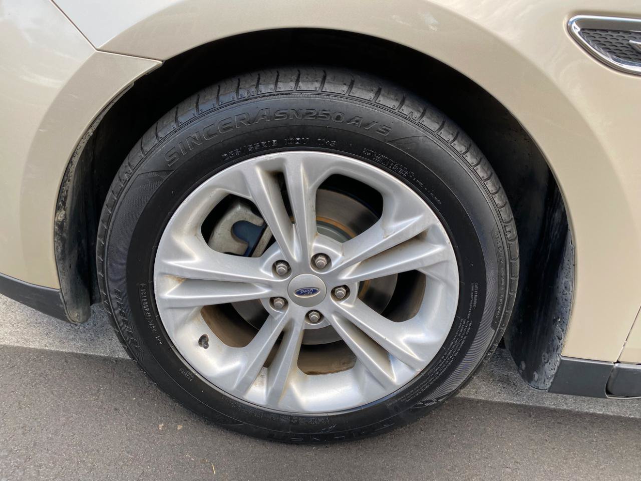 Used 2018 Ford Taurus SE FWD image 25