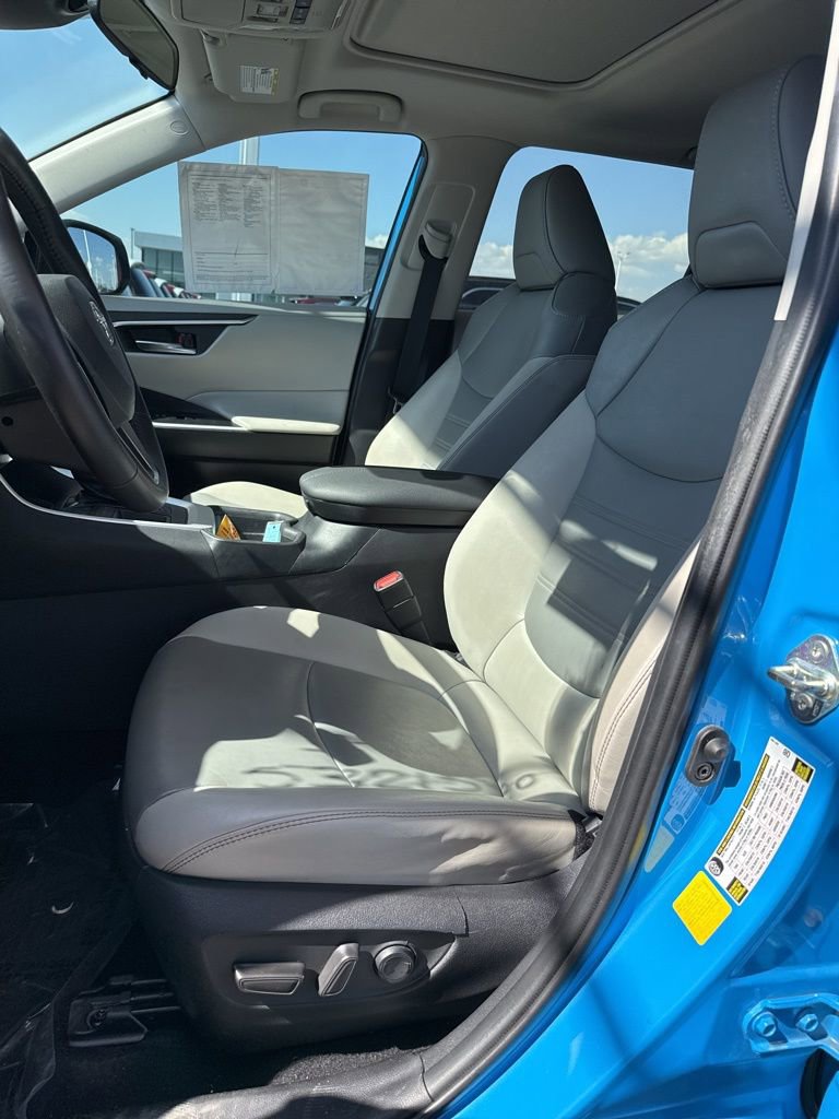 Used 2020 Toyota RAV4 XLE Premium image 9