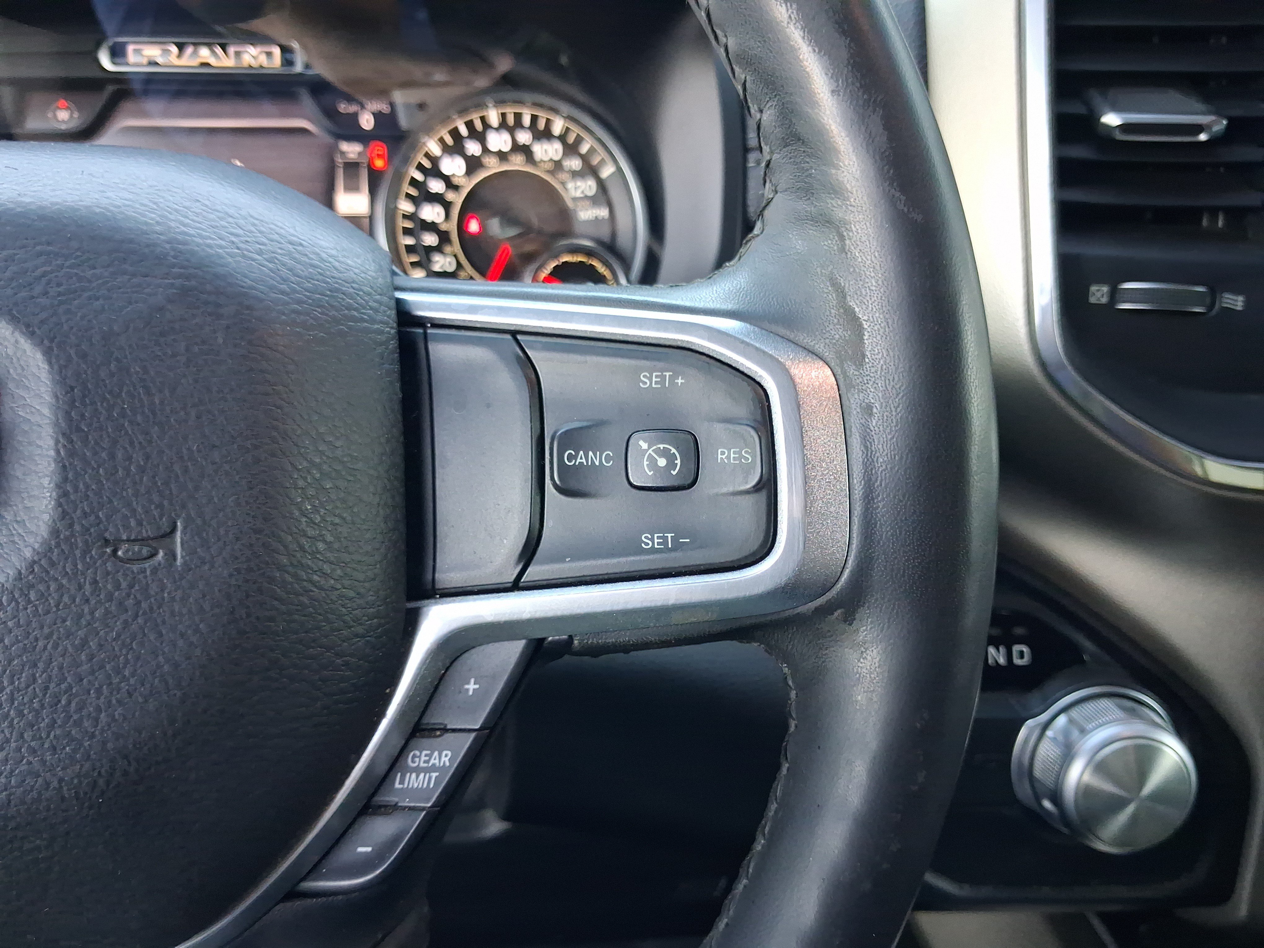 Used 2019 RAM 1500 Laramie RWD image 18