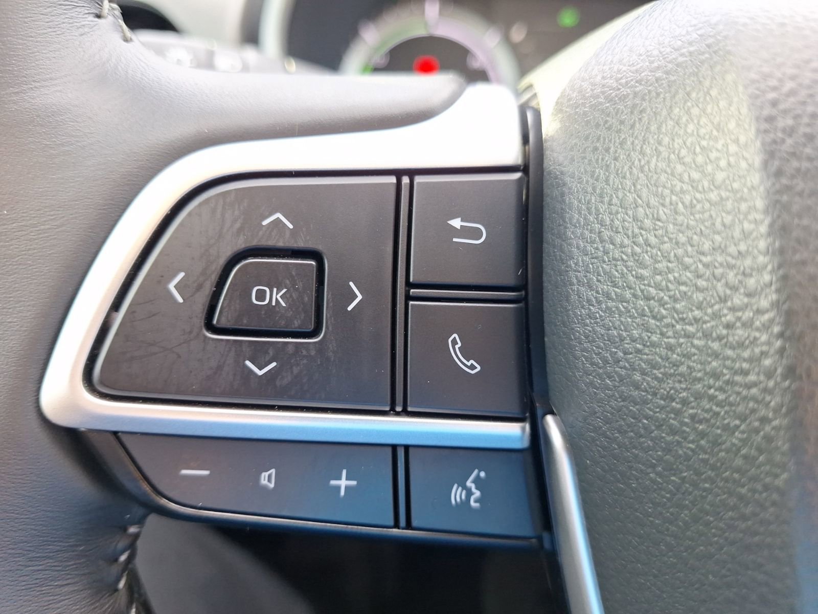 Used 2025 Toyota Highlander XLE image 24