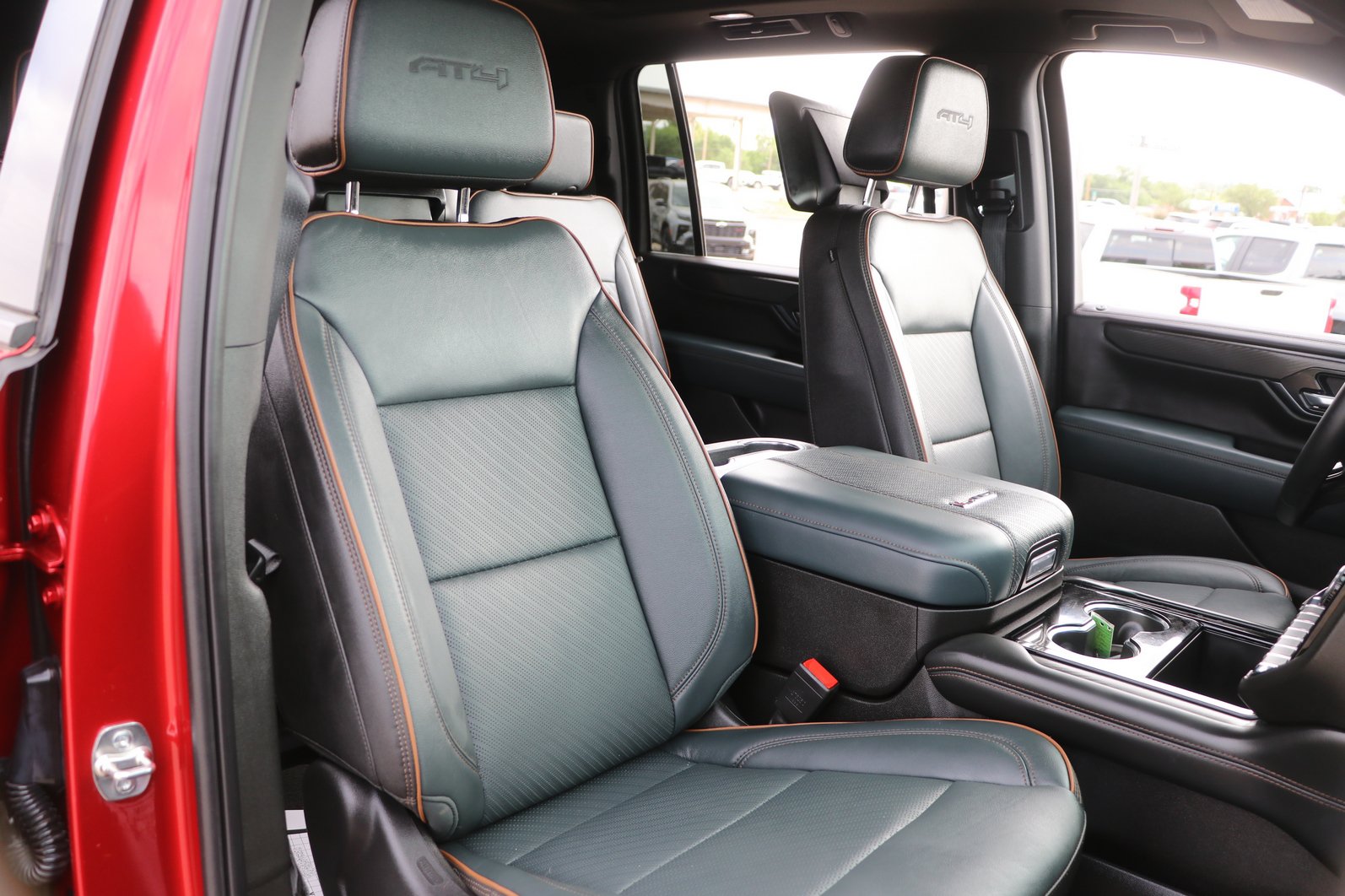 Used 2025 GMC Yukon XL AT4 w/ AT4 Premium Plus Package AWD/4WD image 37