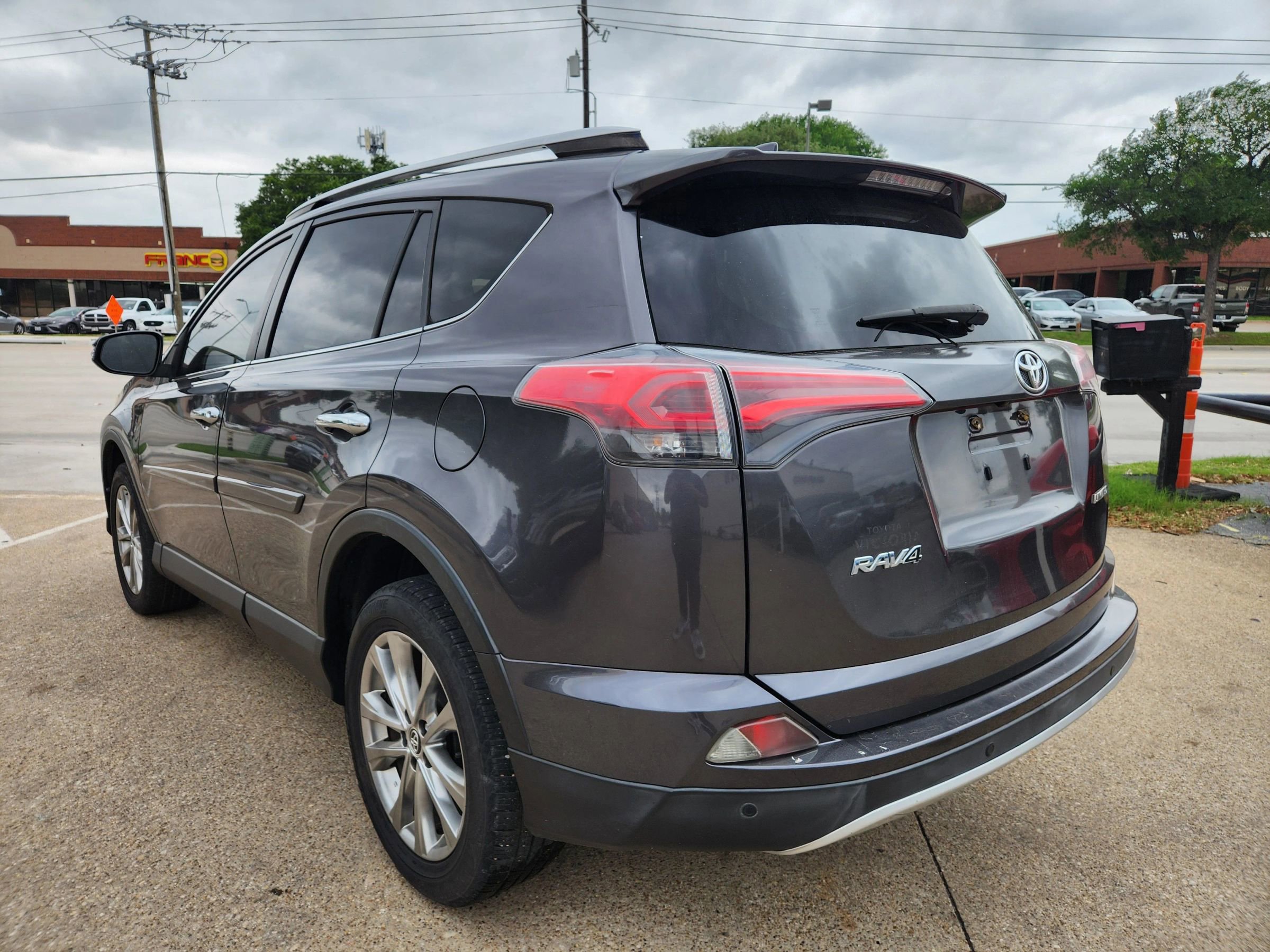 Used 2016 Toyota RAV4 Limited w/ Advanced Technology Package image 3