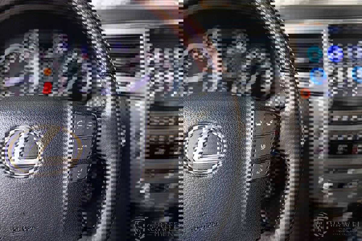 Used 2015 Lexus LX 570 4WD w/ Luxury Package image 27