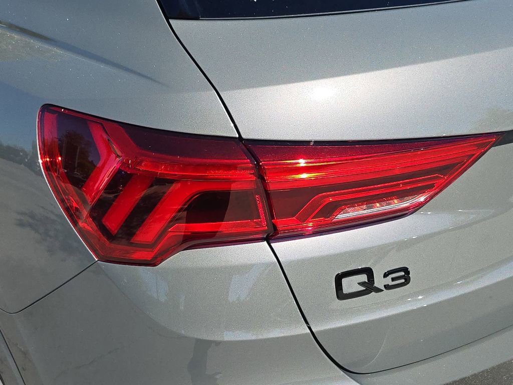 Certified 2025 Audi Q3 2.0T Premium w/ Convenience Package image 34