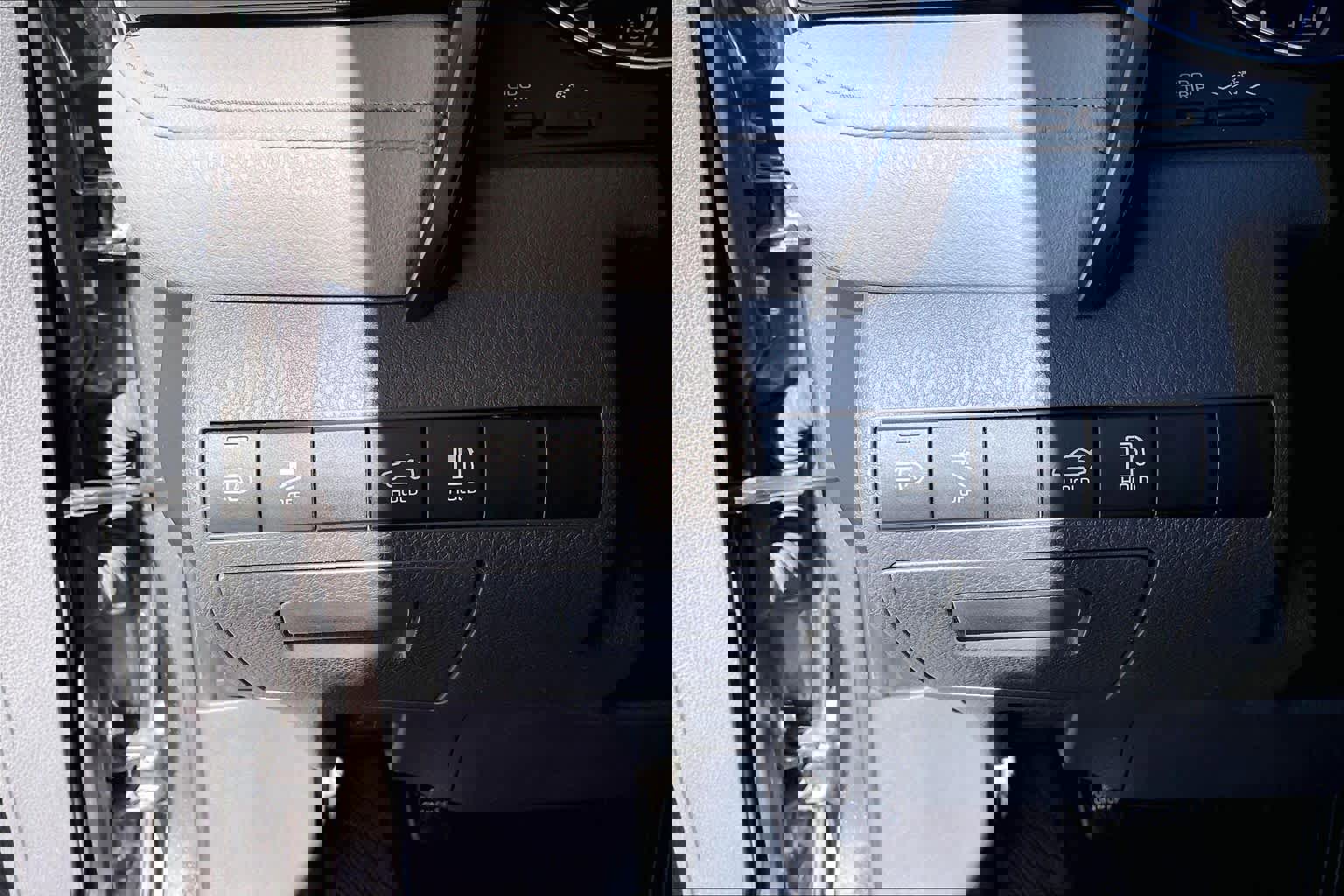 Used 2020 Toyota Camry SE image 32