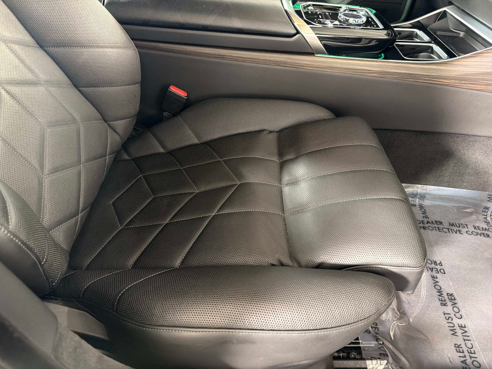 Used 2023 BMW 760i xDrive AWD/4WD image 24