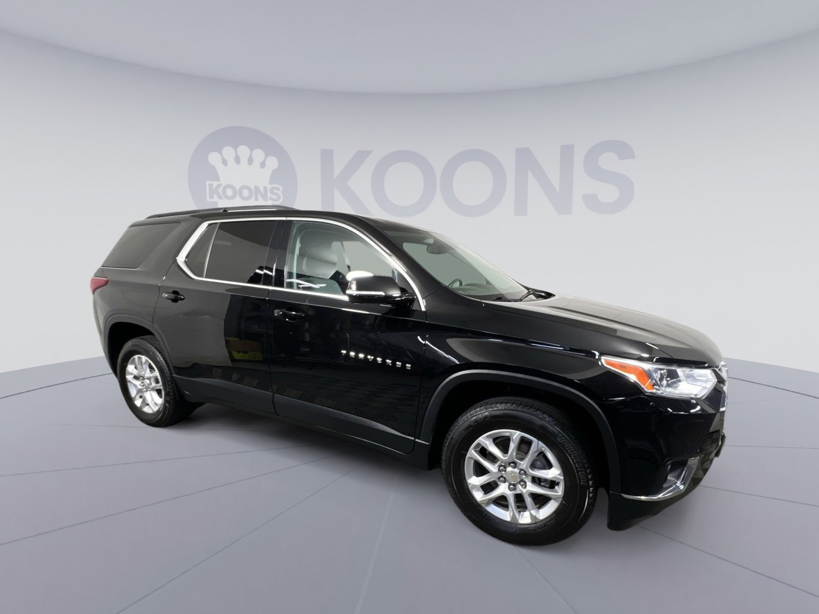 Used 2020 Chevrolet Traverse LT FWD image 2