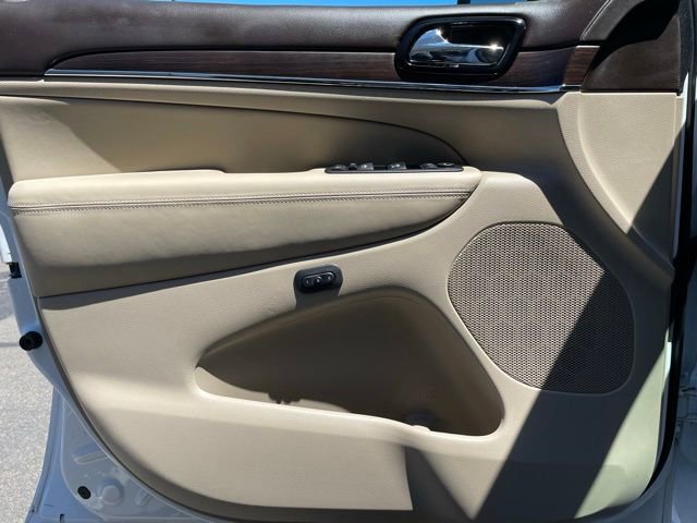 Used 2021 Jeep Grand Cherokee Overland AWD/4WD image 9