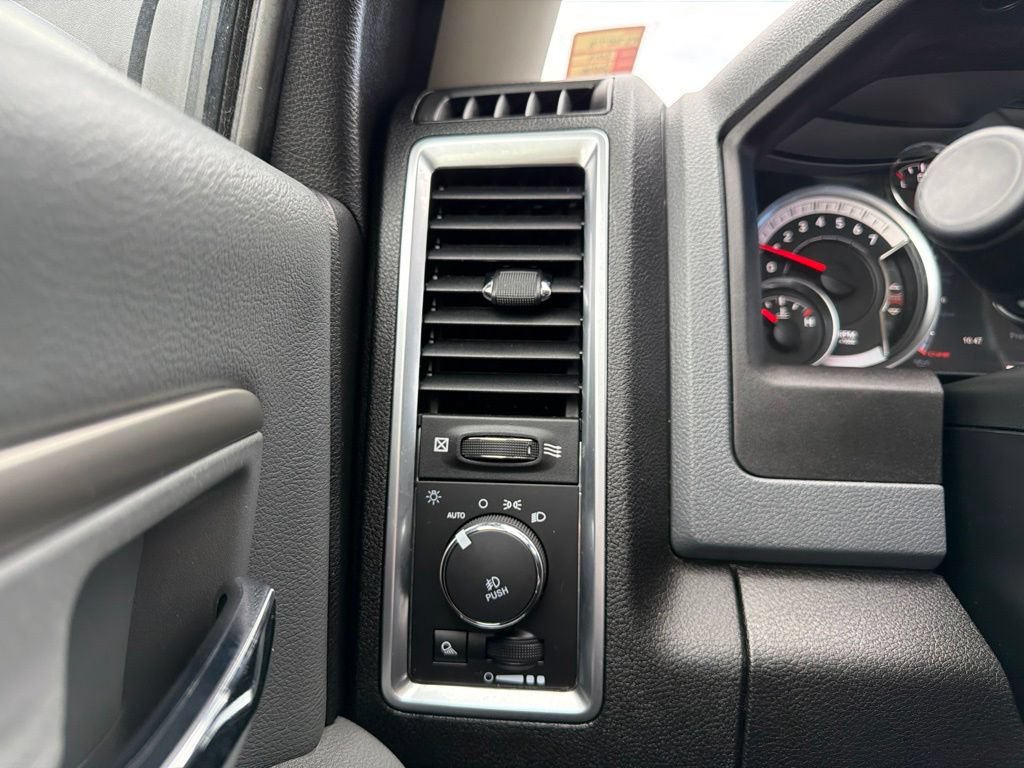 Used 2019 RAM 1500 Warlock AWD/4WD image 17