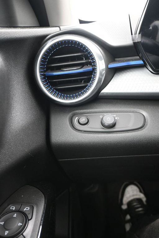 New 2026 Chevrolet Trax LT w/ Sunroof Package image 21