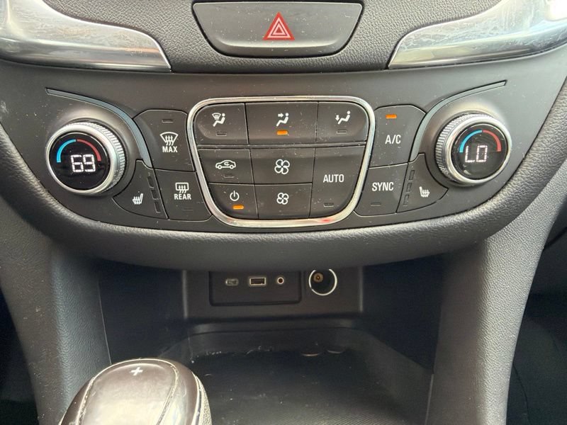 Used 2021 Chevrolet Equinox LT FWD image 18