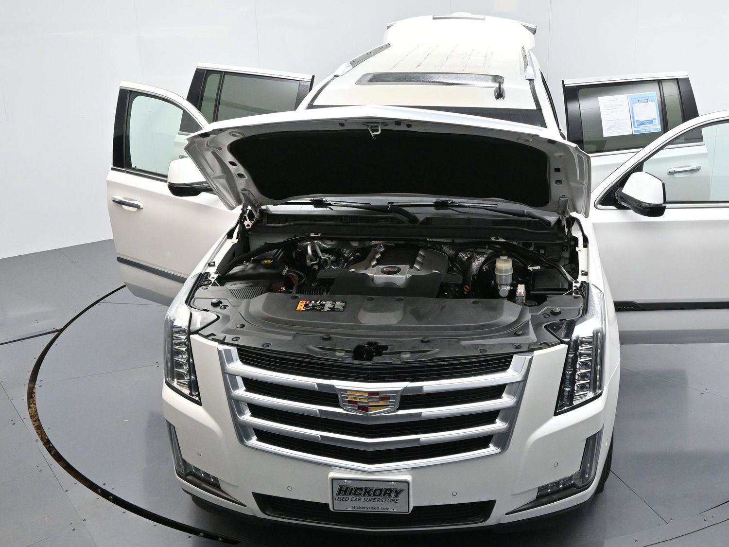 Used 2017 Cadillac Escalade ESV Luxury image 49