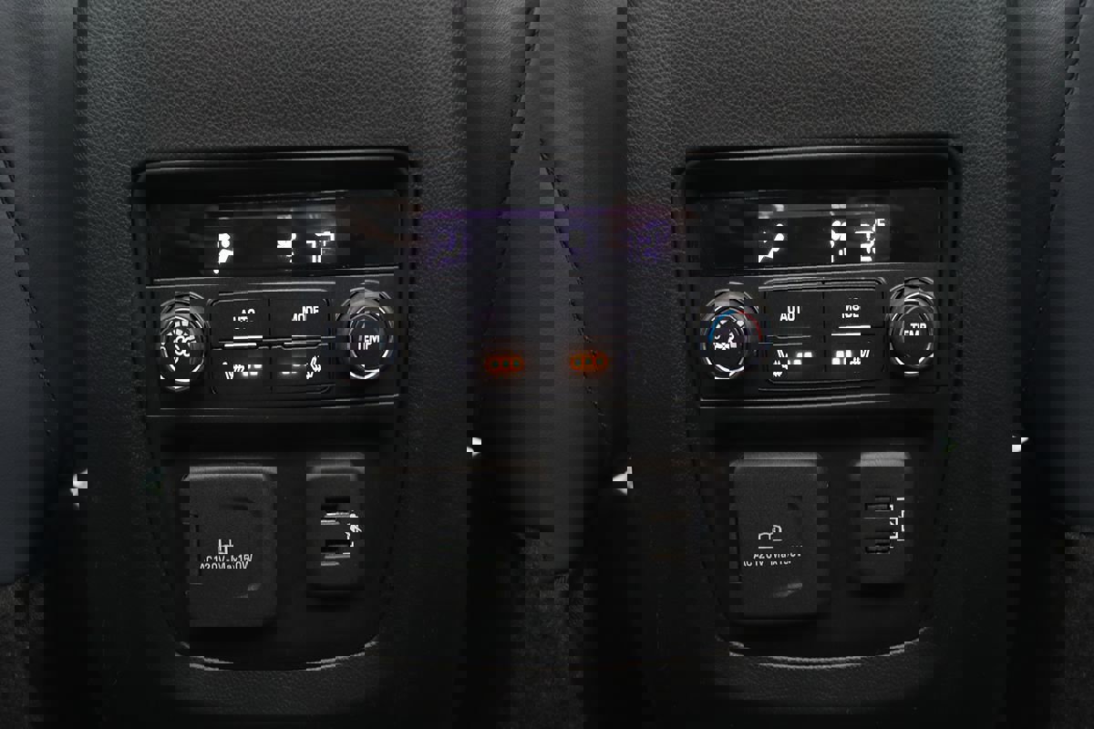 Used 2022 Buick Enclave Premium w/ Experience Buick Package image 31