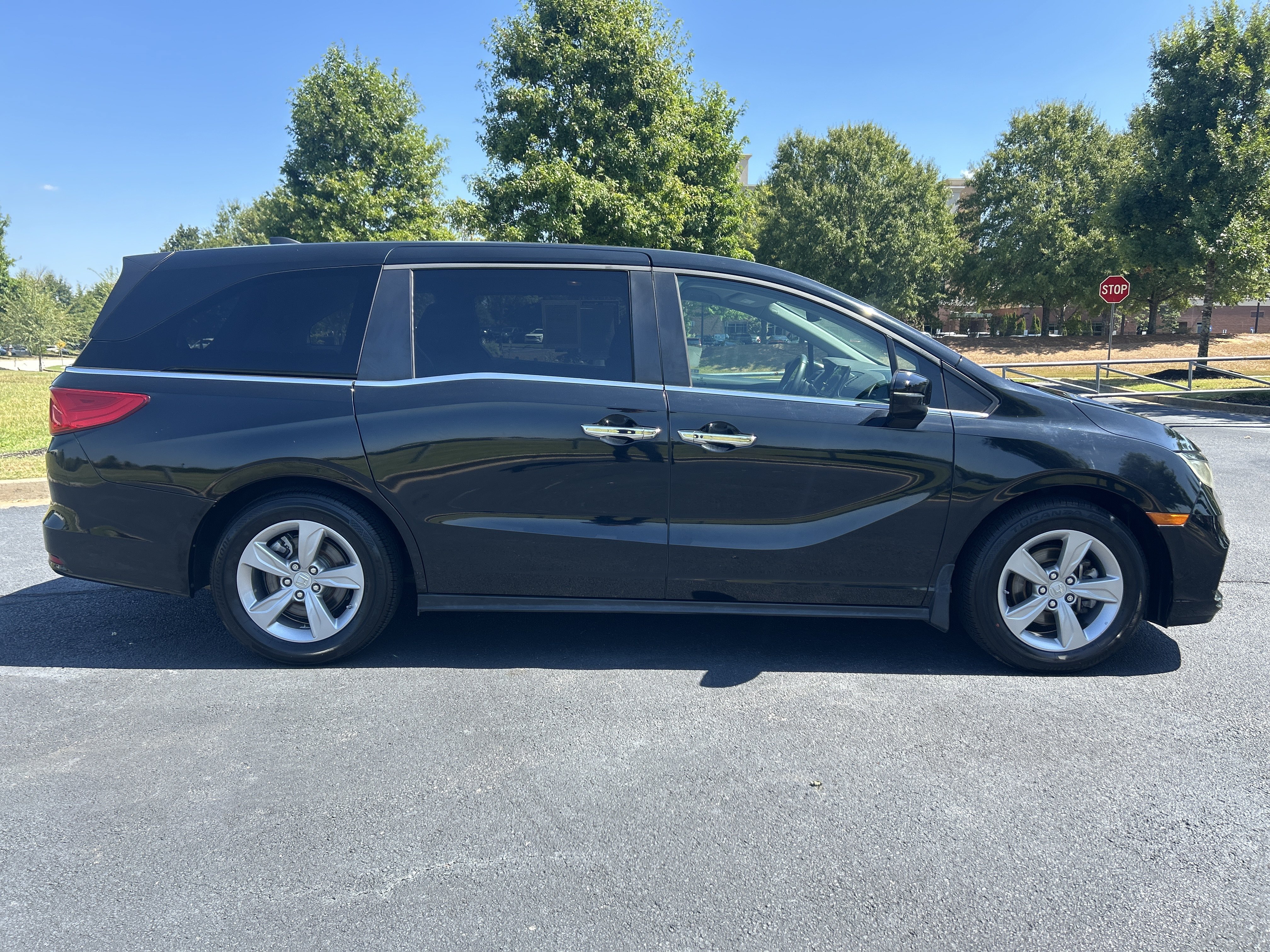 Used 2018 Honda Odyssey EX image 10