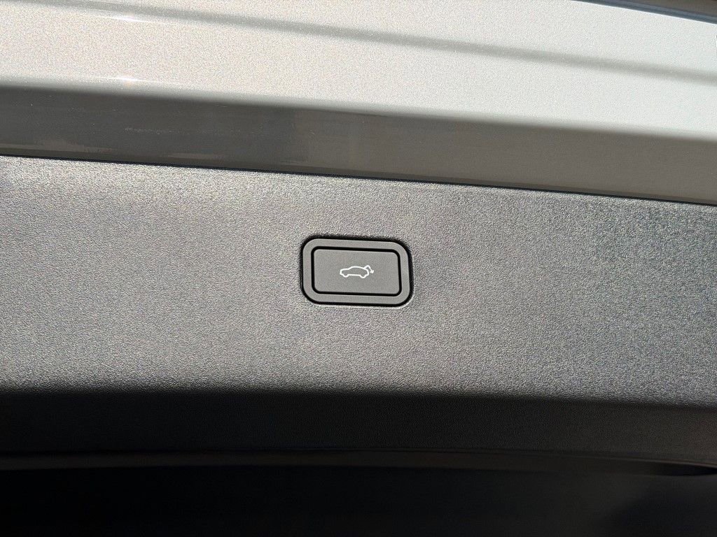 New 2026 Volvo EX30 Cross Country Ultra w/ Protection Package Premier image 16