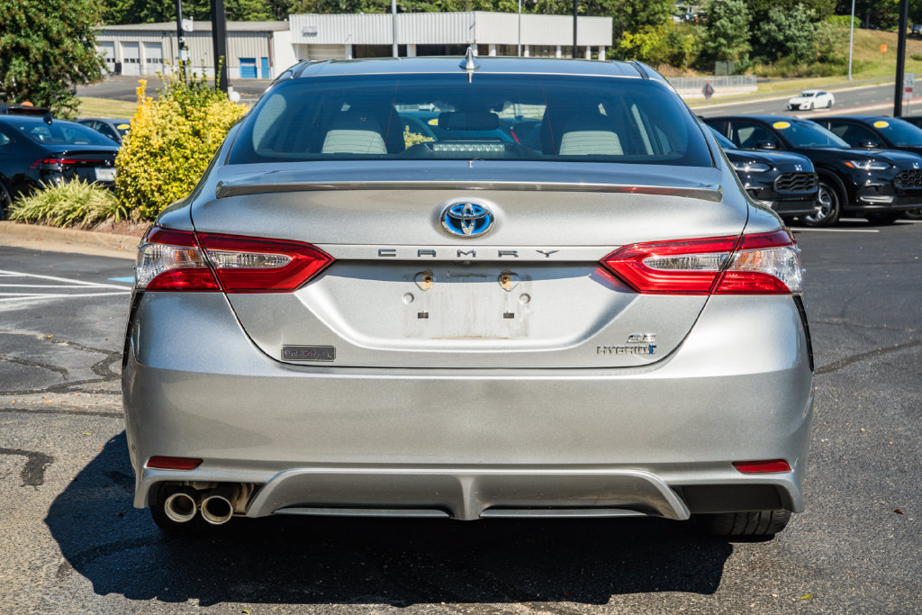 Used 2020 Toyota Camry SE w/ Sunroof Package FWD image 5