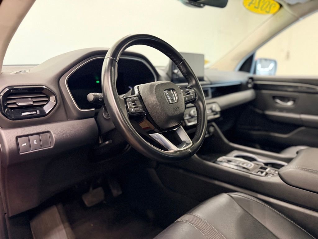 Used 2023 Honda Pilot Touring image 13