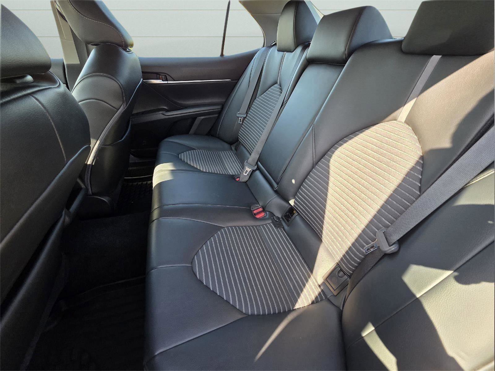 Used 2022 Toyota Camry SE image 14