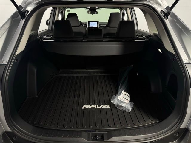 Used 2025 Toyota RAV4 XLE image 26