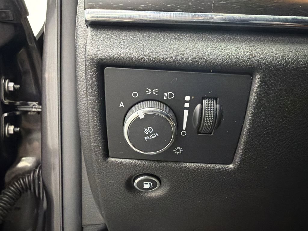 Used 2018 Jeep Grand Cherokee Limited image 31