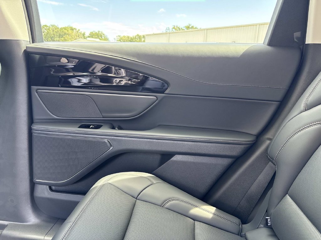 New 2026 Lincoln Nautilus Premier AWD/4WD image 15