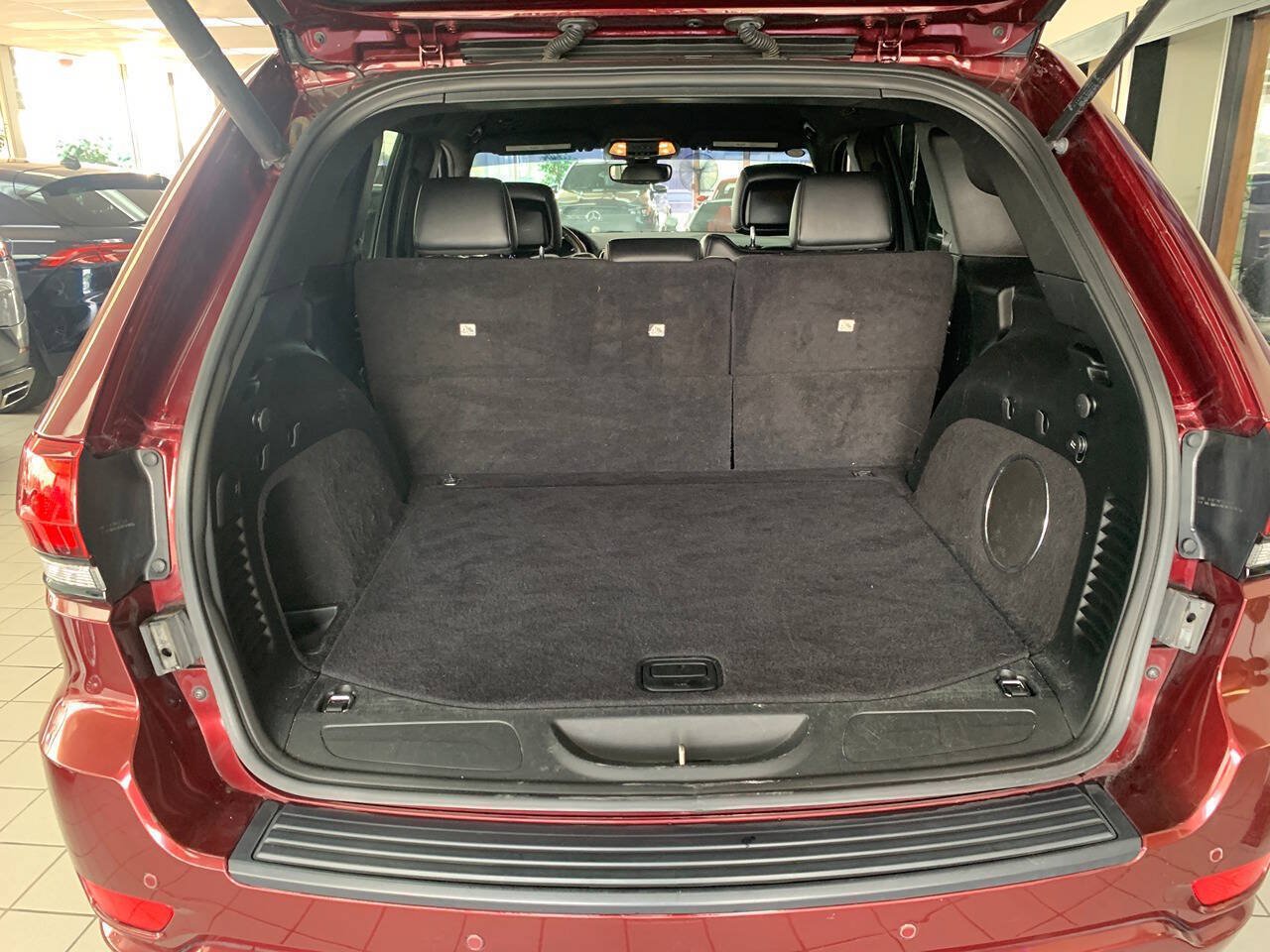 Used 2019 Jeep Grand Cherokee Altitude AWD/4WD image 6