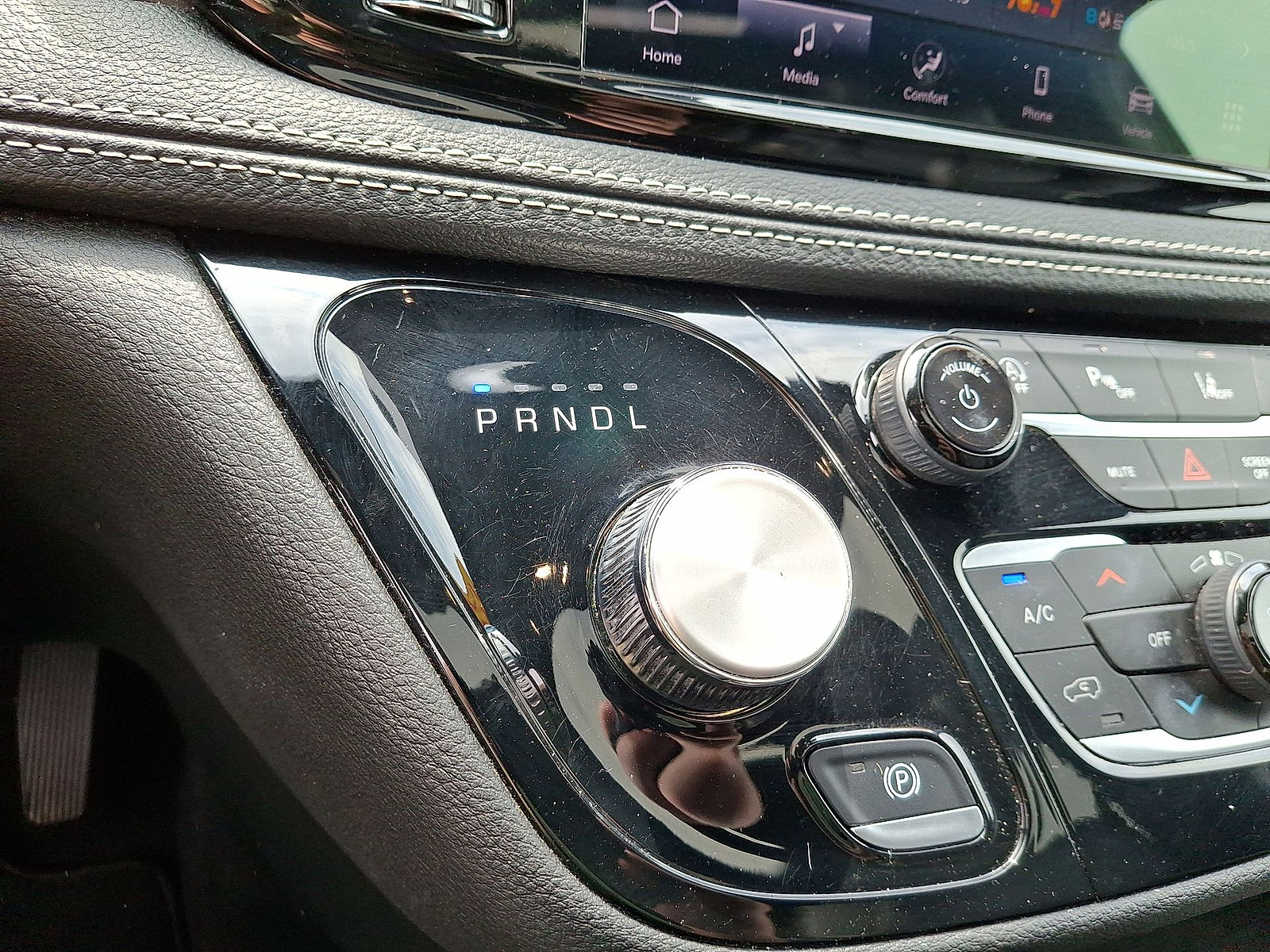 Used 2025 Chrysler Pacifica Select FWD image 12