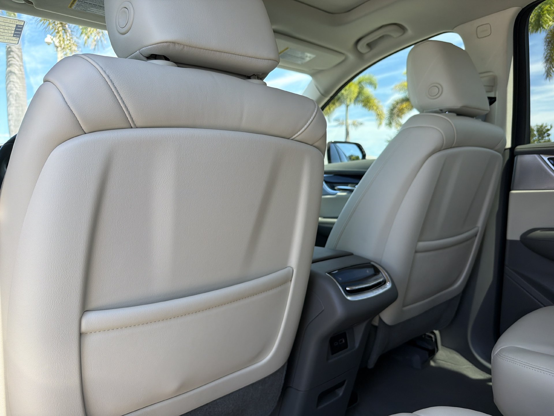 Used 2024 Cadillac XT6 Premium Luxury w/ Technology Package FWD image 17