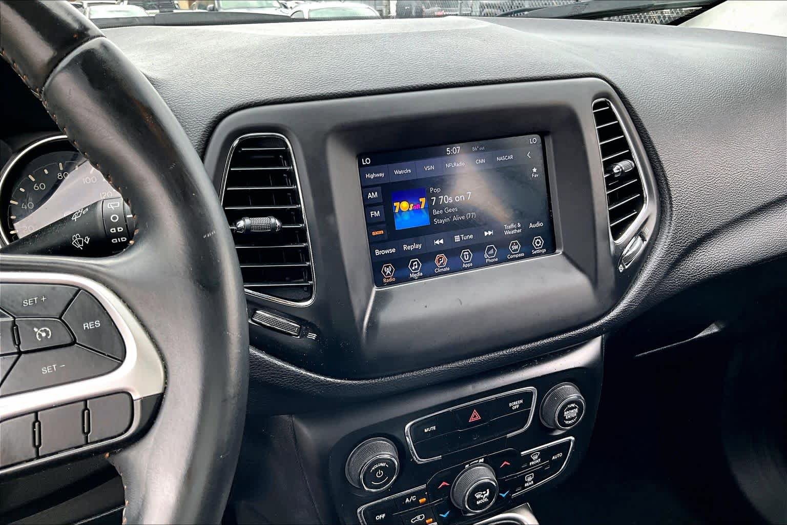 Used 2018 Jeep Compass Latitude w/ Popular Equipment Group FWD image 6