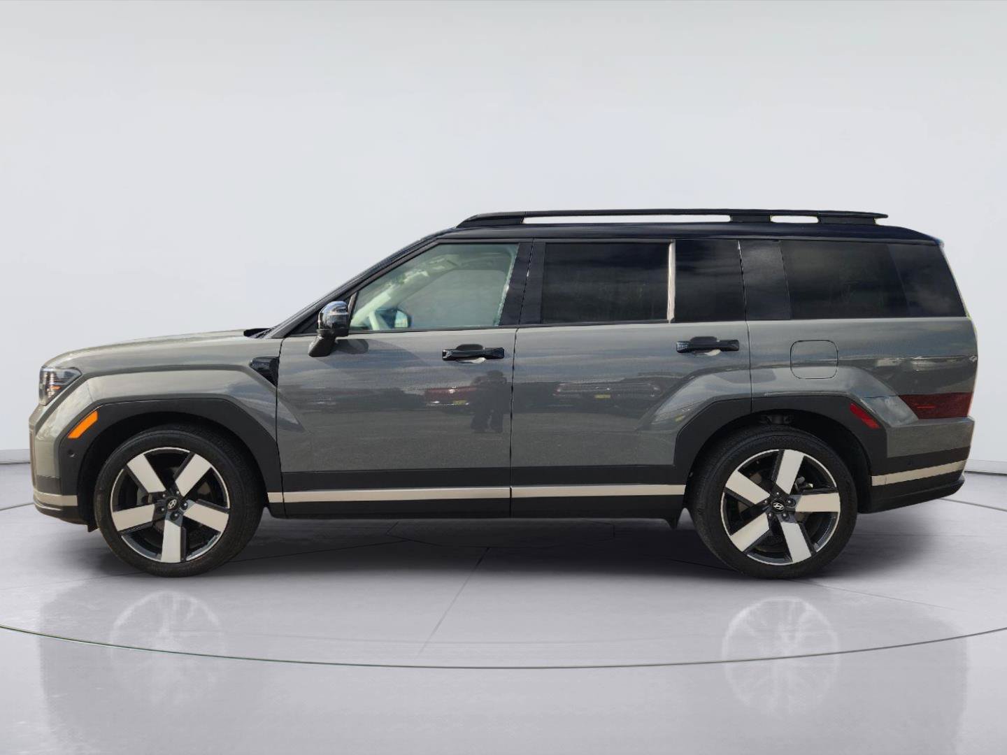 Used 2024 Hyundai Santa Fe Limited FWD image 4