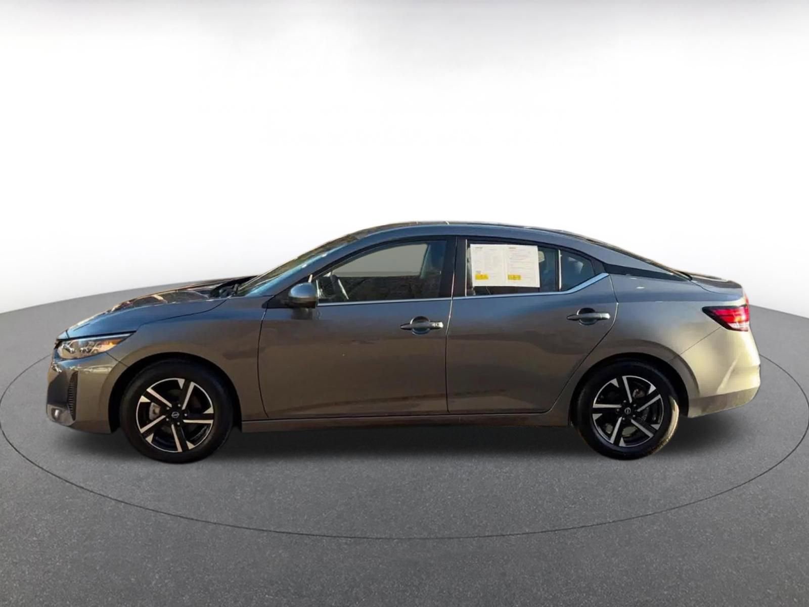 Used 2025 Nissan Sentra SV FWD image 9