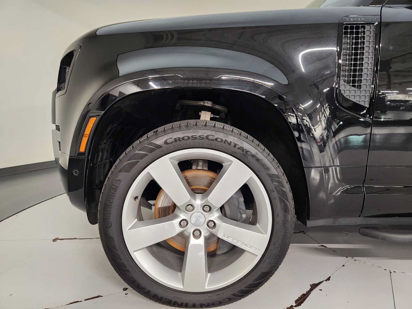 Used 2023 Land Rover Defender 90 SE AWD/4WD image 10