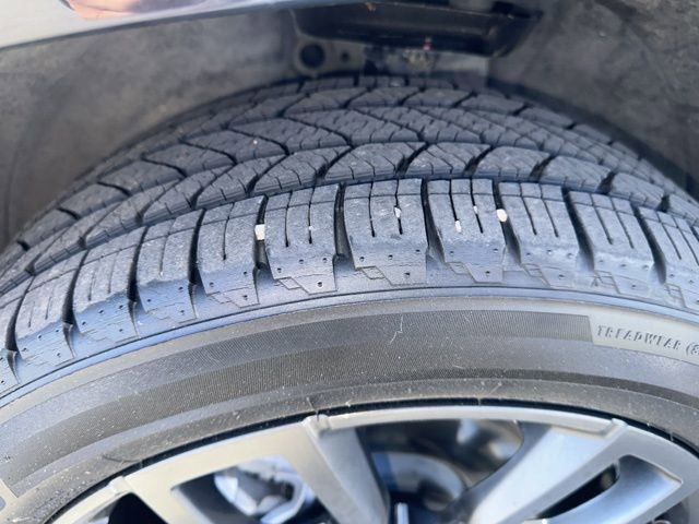 Used 2024 GMC Terrain Denali w/ Black Diamond Edition image 11