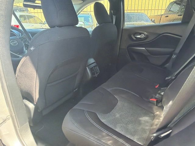Used 2020 Jeep Cherokee Latitude FWD image 16