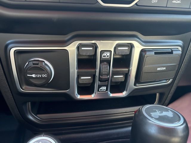 Used 2021 Jeep Wrangler Unlimited Sahara image 35