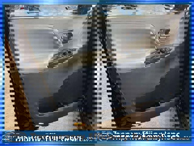 Used 2015 Toyota Sienna XLE Premium w/ Four Season Floor Mat Package image 18