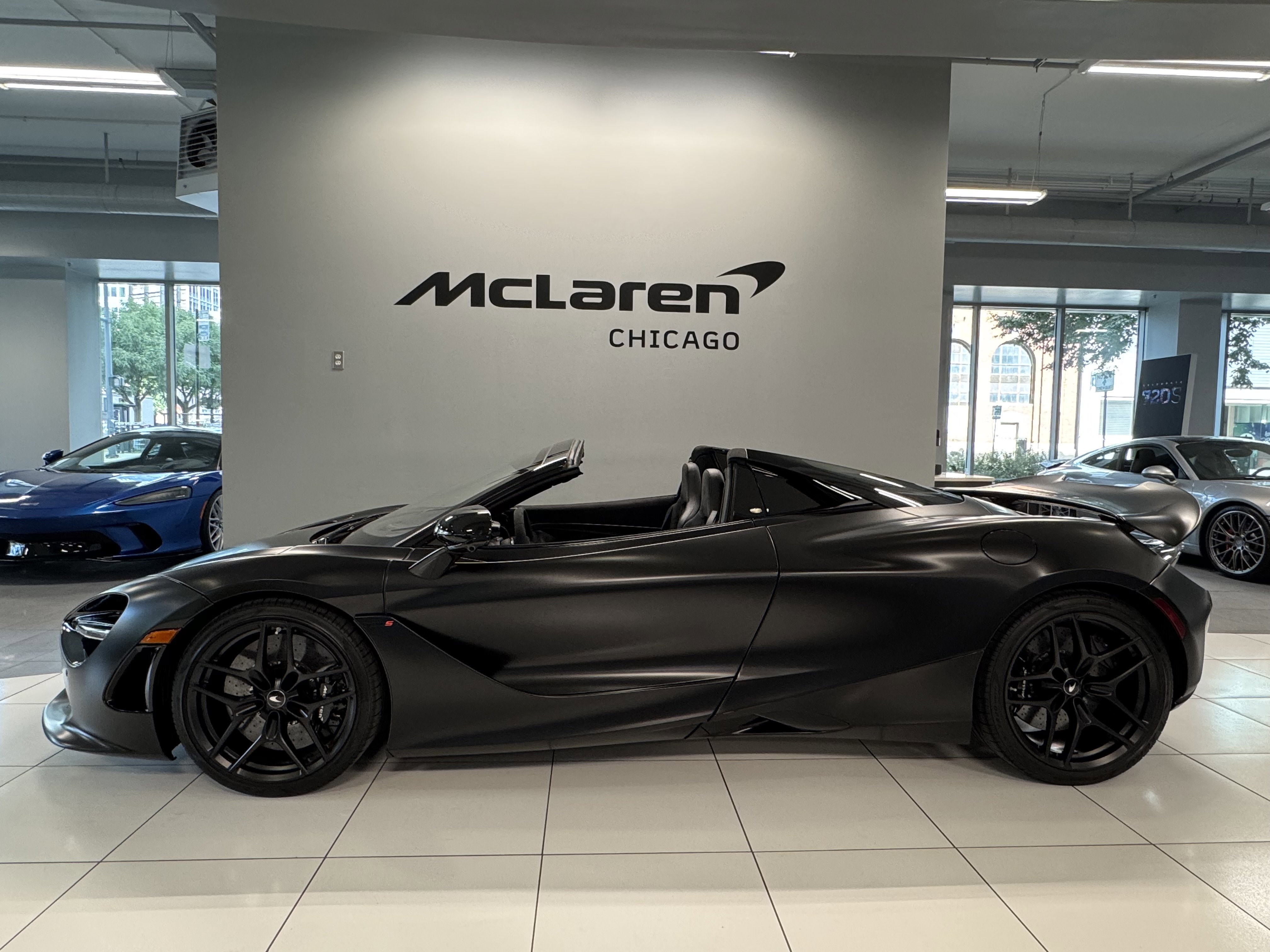 Used 2024 McLaren 750S Spider image 3