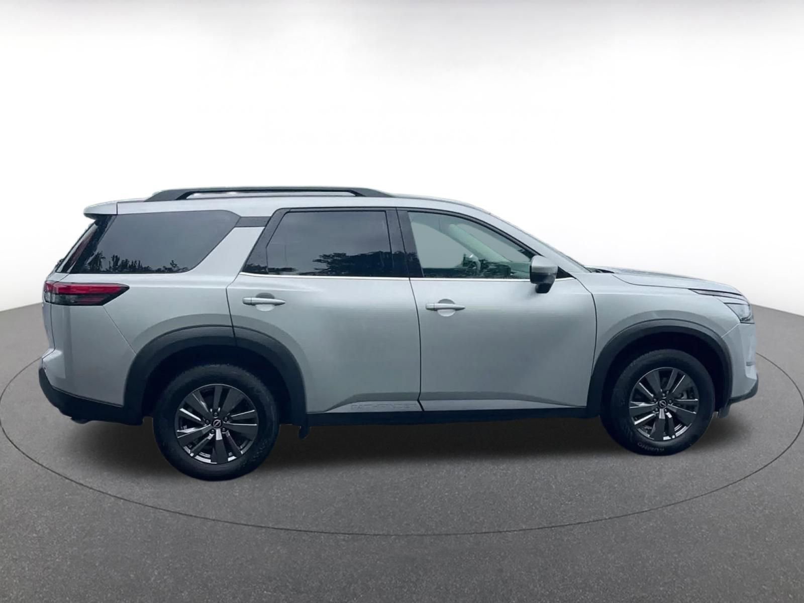 Used 2025 Nissan Pathfinder SV FWD image 16