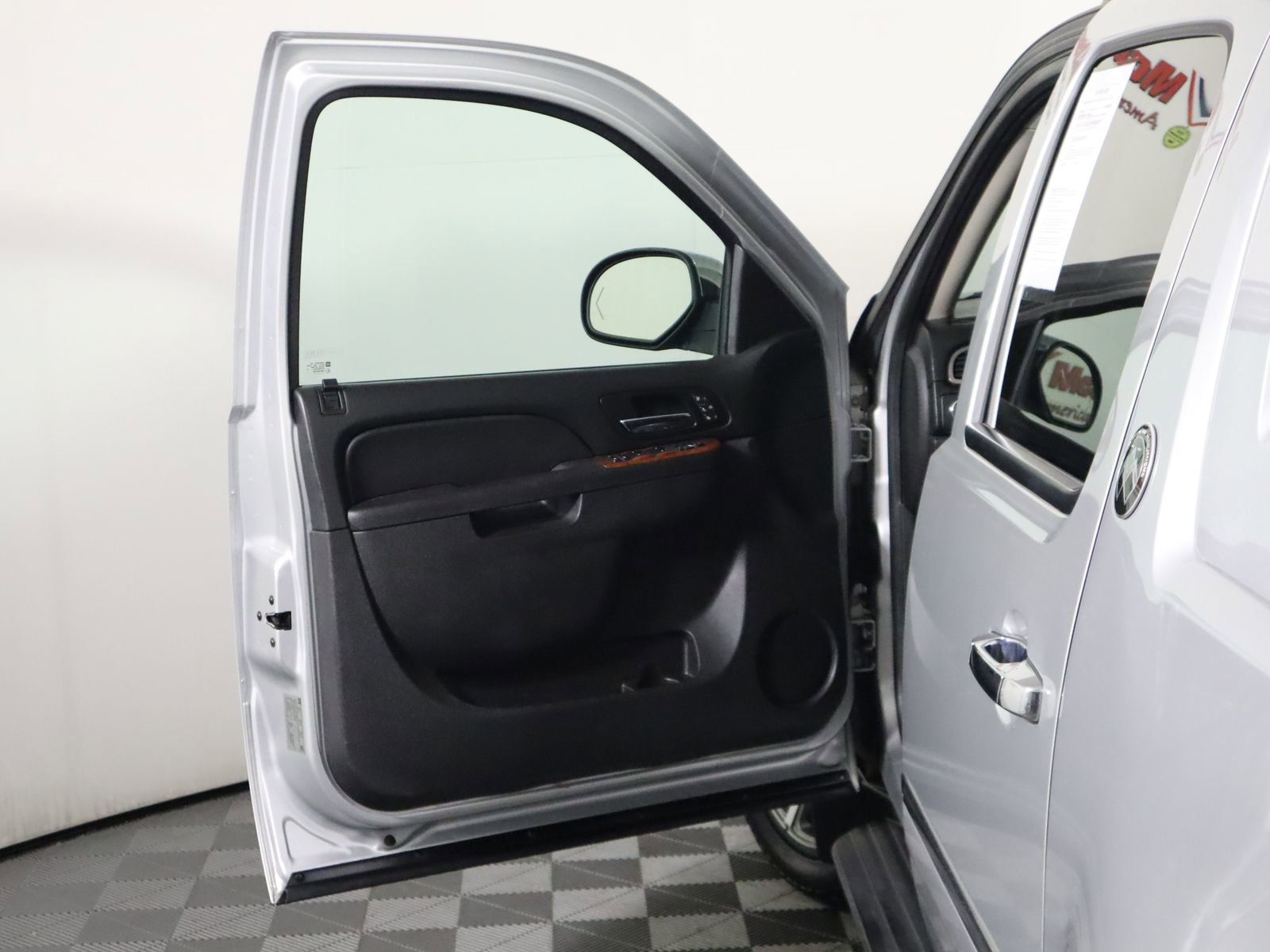 Used 2013 Chevrolet Avalanche LTZ image 22