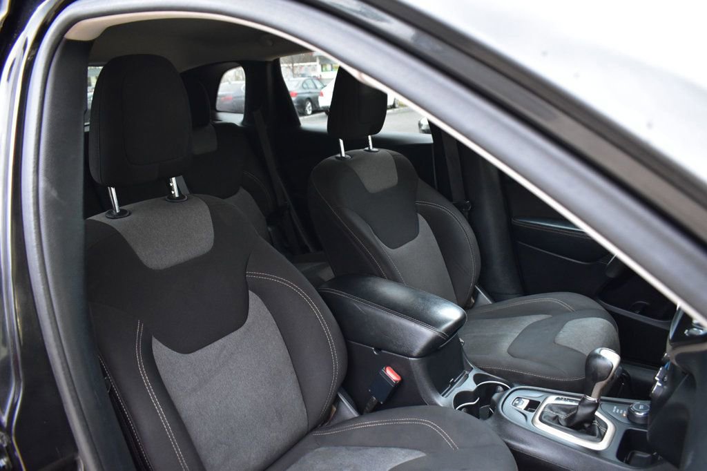 Used 2016 Jeep Cherokee Sport image 16