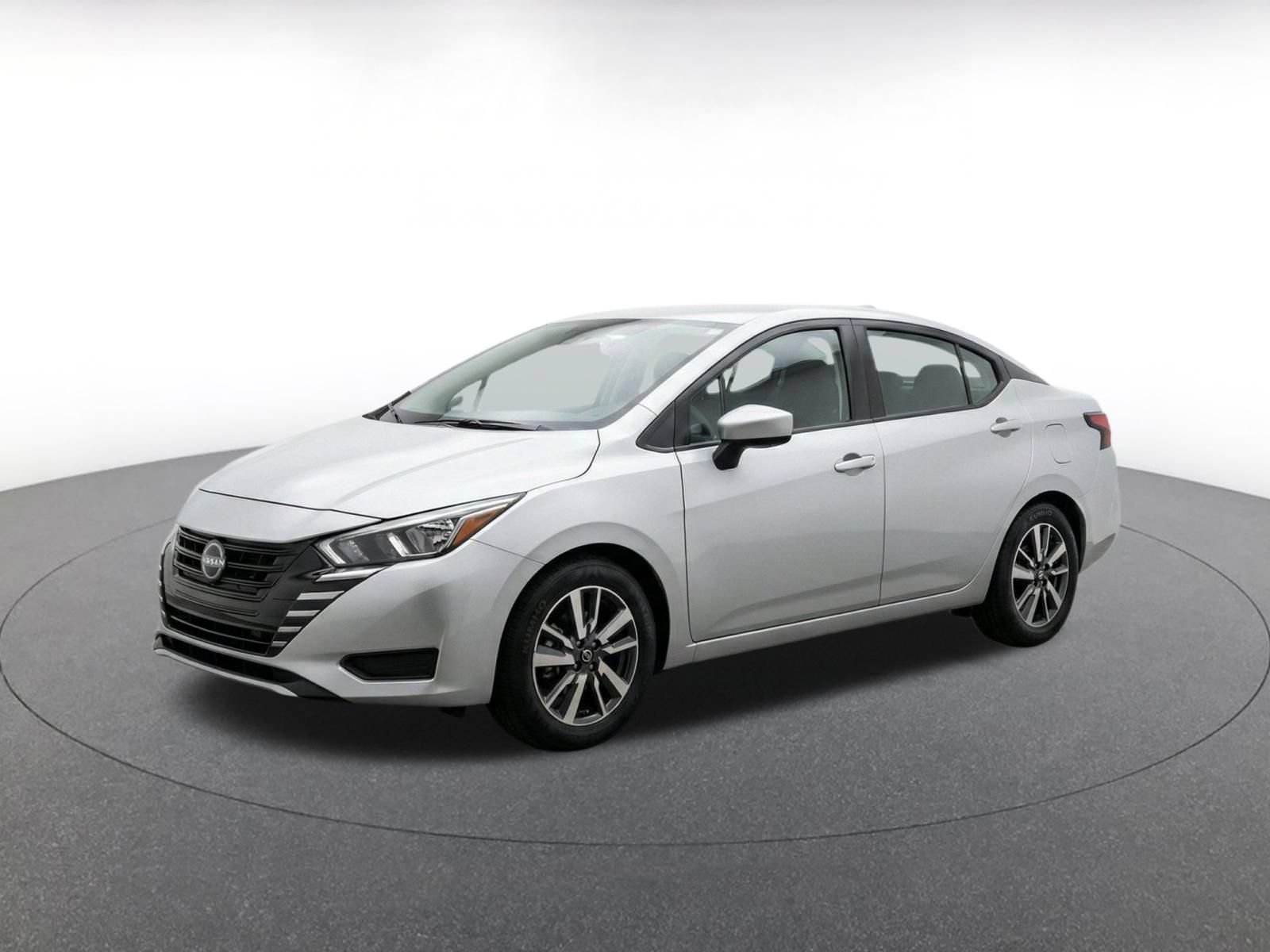 Used 2025 Nissan Versa SV FWD image 3