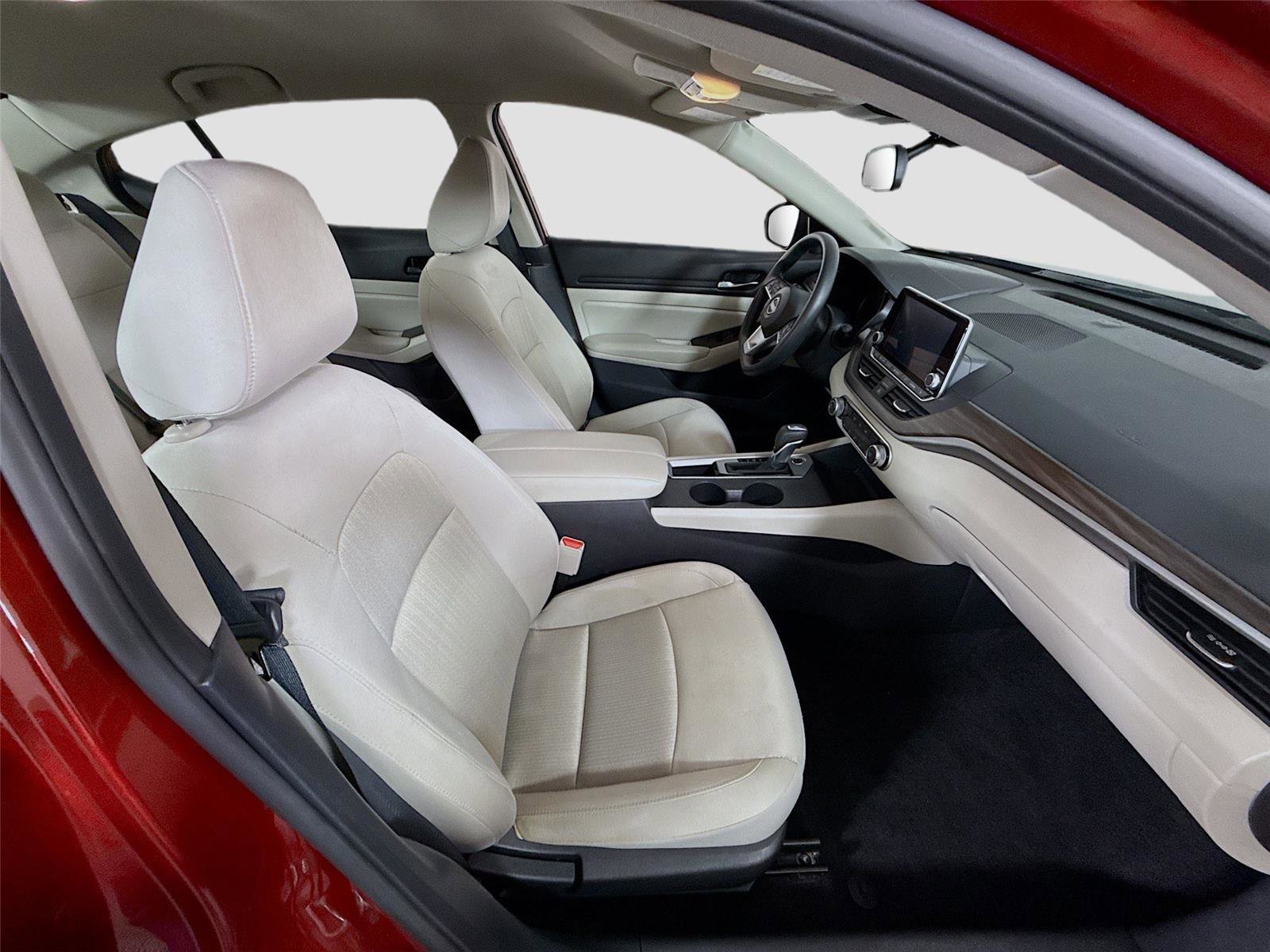 Used 2025 Nissan Altima 2.5 SV FWD image 18